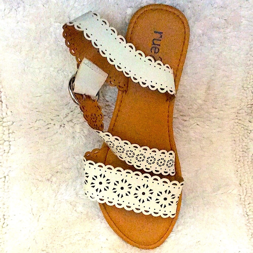 White sandals - Picture 3 of 6